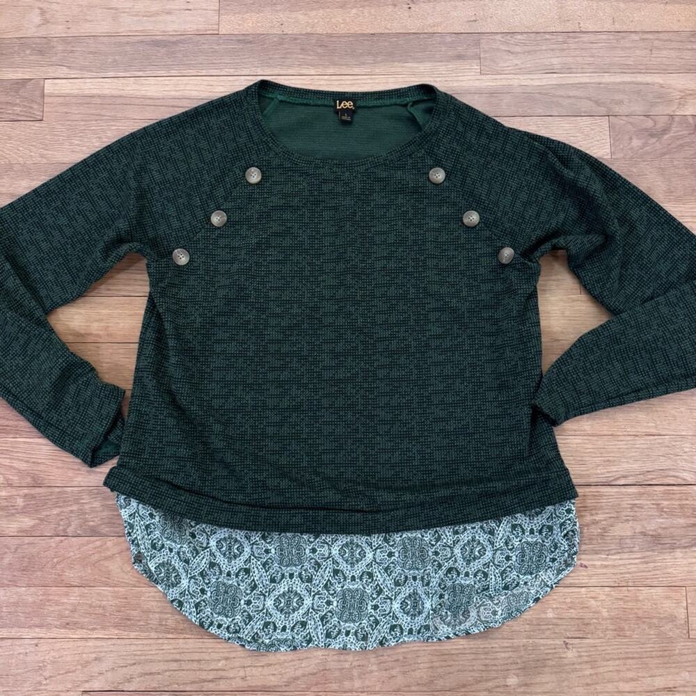 Lee women's crewneck sweater blouse shirt with button accents size large L
 b48